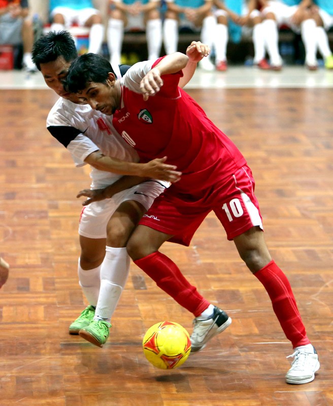 Do bất lợi về hình thể, tuyển Futsal Việt Nam gặp nhiều khó khăn trước Kuwait.